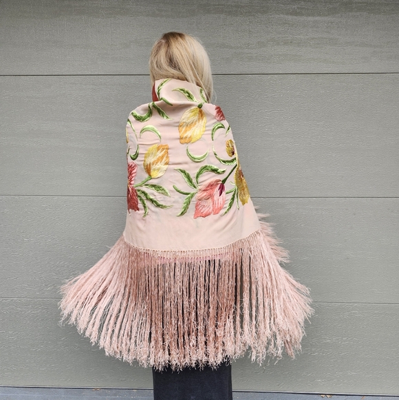 Vintage Gorgeous Rare Cleaned Silk Embroidered Floral Fringe Piano Shawl, $195 - Picture 10 of 12